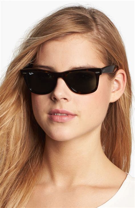 wayfarer style sunglasses women's.